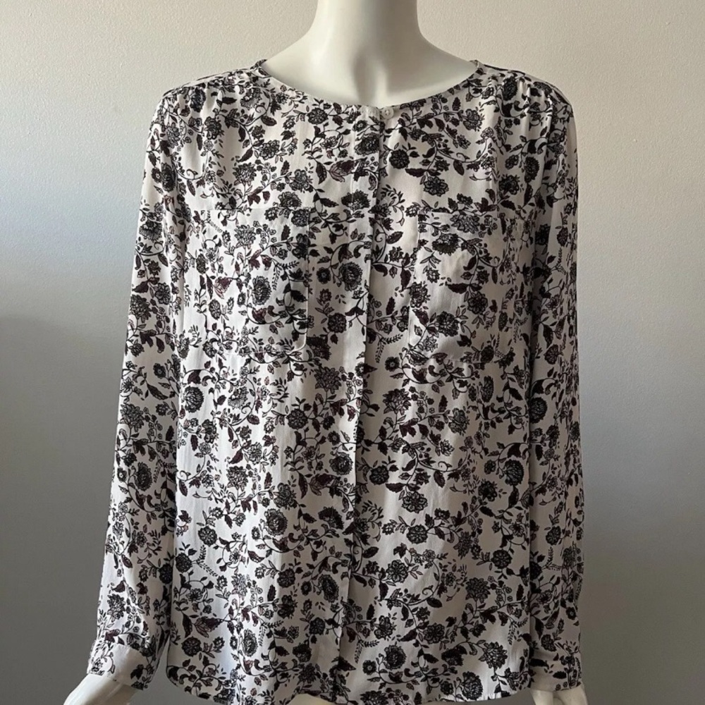 LOFT Black and White Fitted Blouse with Peter Pan Collar Sz.sp